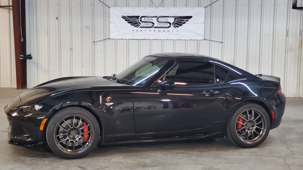 3SP_posts's tweet photo. Golden bronze satin finish or original "beskar" (gunmetal) gloss finish?

#MiataSS #V8NDMiata #theBestIdeaEver #21stCenturyShelbyCobra #collectorcars https://t.co/iwfeK1kb7U