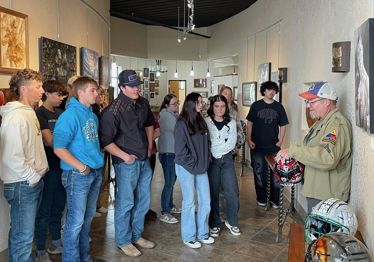 AVStudios's tweet photo. Spent the morning at the Petrified Wood Gallery in Ogallala. Great group of Art students from South Platte highschool in Big Springs. https://t.co/J1PwZXApWD