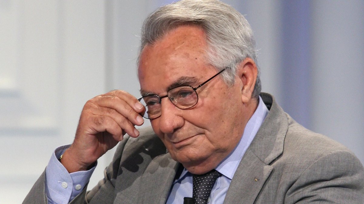 RGarinella's tweet image. #Inter #SerieA 

Mi sono sempre ispirato a loro: Giornalisti con la G maiuscola.
Candido Cannavò e Franco Zuccalà.
Professionisti che rispettavano i fatti, il mestiere e il lettore.

E quando oggi assisto a certe scorciatoie narrative, alla fretta di creare un caso dove non c’è,