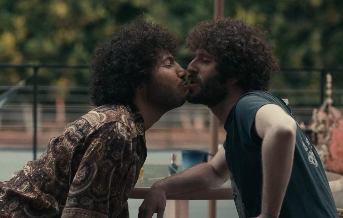 SheIsLennyPenny's tweet image. Benny Blanco? More like Benny Blah-no. Smokes weed, mocks everything from pets to pizza, and zero husband vibes. Sorry, not the prince charming Selena deserves. #Gay #PR #boyfriend #Selena #Gomez #relationships