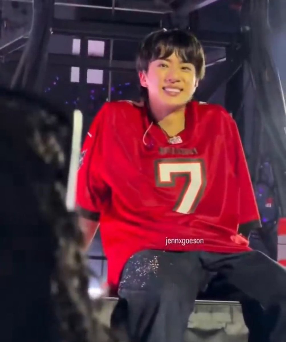 seokjin pics that go 𝒽𝒶𝓇𝒹 tweet media