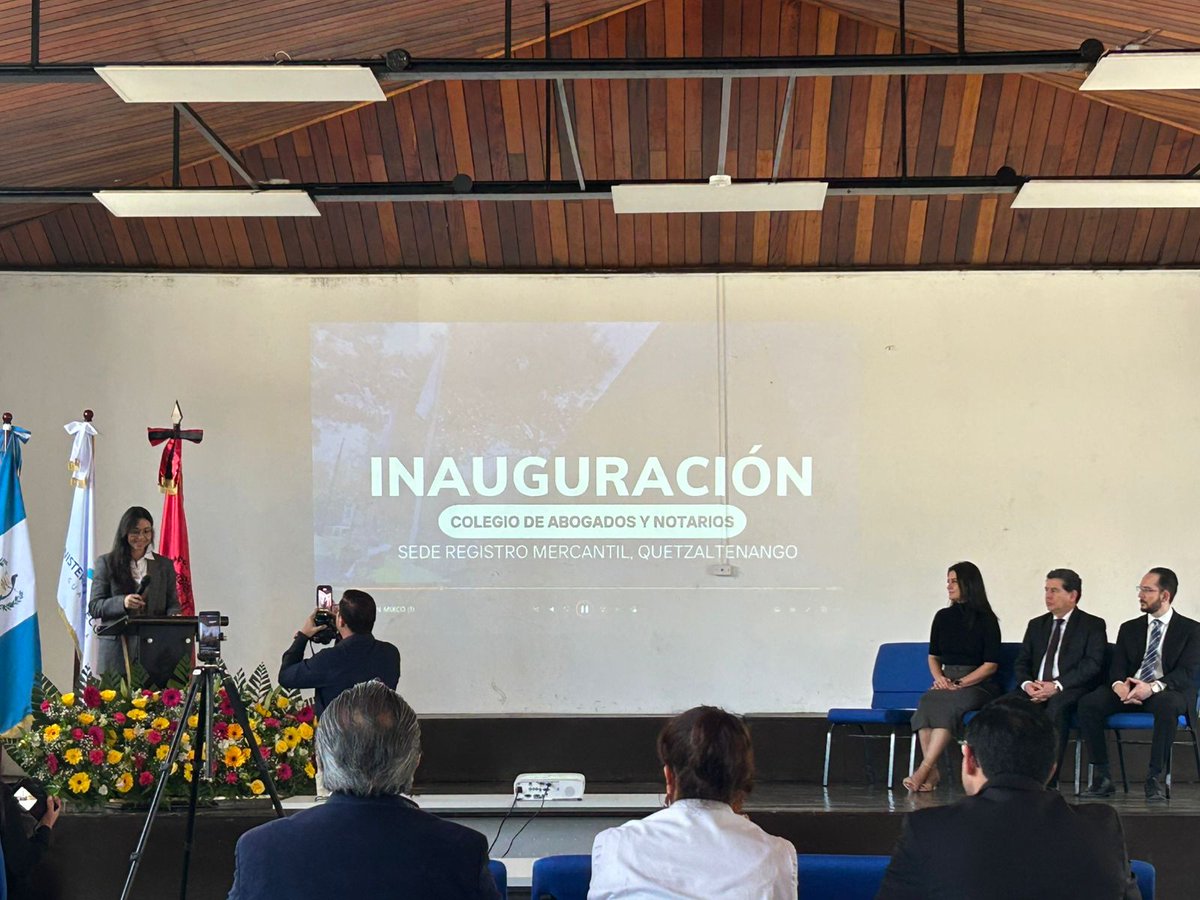 regionmasgt's tweet image. #MásNoticias | El Viceministerio de Asuntos Registrales del Ministerio de Economía y el Colegio de Abogados y Notarios de Guatemala inauguraron la sede del Registro Mercantil en Quetzaltenango, la cual contará con diversos servicios para los agremiados.