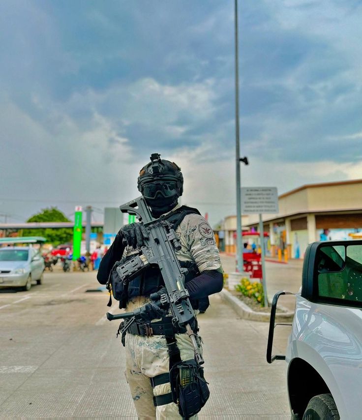 Leandro1868491's tweet image. 🛡️⚔️ No hay paso atrás cuando se trata de defender a México. La #GuardiaNacional avanza.

#SinMiedo #MisiónCumplida #México