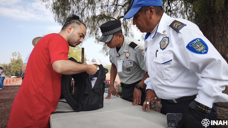INAHmx's tweet image. #ENTÉRATE INAH robustece la seguridad de las Zonas Arqueológicas más visitadas del país

• Se instalaron arcos para detección de metales en Teotihuacan, Chichén Itzá, Tulum, Monte Albán y Palenque

La información en: inah.gob.mx/boletines/inah…

📸 Fabián González, #INAH