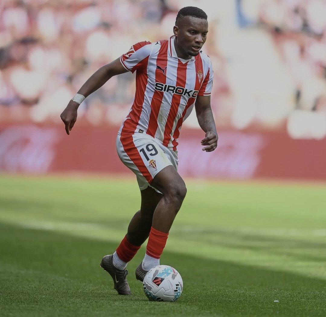 MasQueAzules's tweet photo. 💥 Informa @alejandro_vigil en @lavozdeasturias |

👁️ El @GetafeCF sigue de cerca a JUAN OTERO, extremo colombiano de 30 años del @RealSporting

❌ Tiene contrato y el Grupo Orlegui (dueños del club asturiano) NO contempla su traspaso.

📊 13 goles y 12 asistencias en Segunda. https://t.co/7FgaVXQUYi