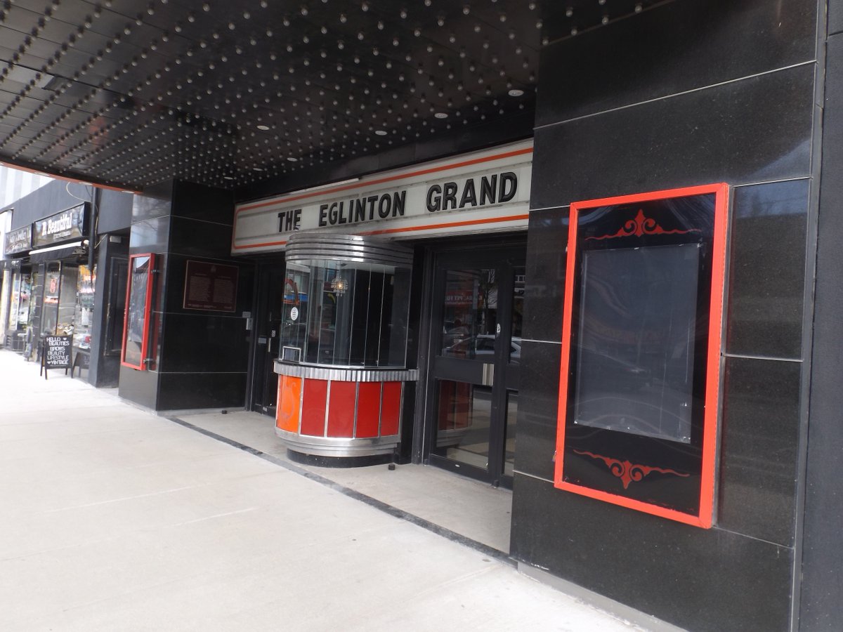 TorPoet's tweet image. Famous Eglinton West

topoet.ca/2026/04/27/fam…

#Toronto #talky #opinions #amwriting #Ontario #movietheatre #EglintonWest #work #artdeco #FamousPlayers