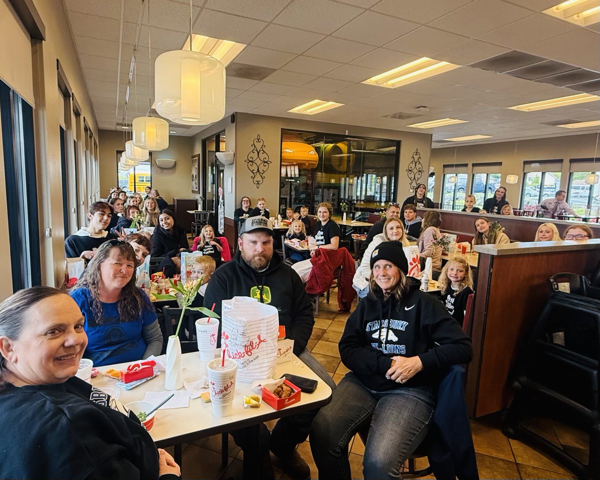 CFAWestValley's tweet image. Thank you @SHSStallions for stopping by! We love serving you 🙌🐄
.
.
.
.
.
#FieldTrip #Community #WestValley #CFAWestValley #EatMoreChicken #LunchTime #ItsOurPleasure