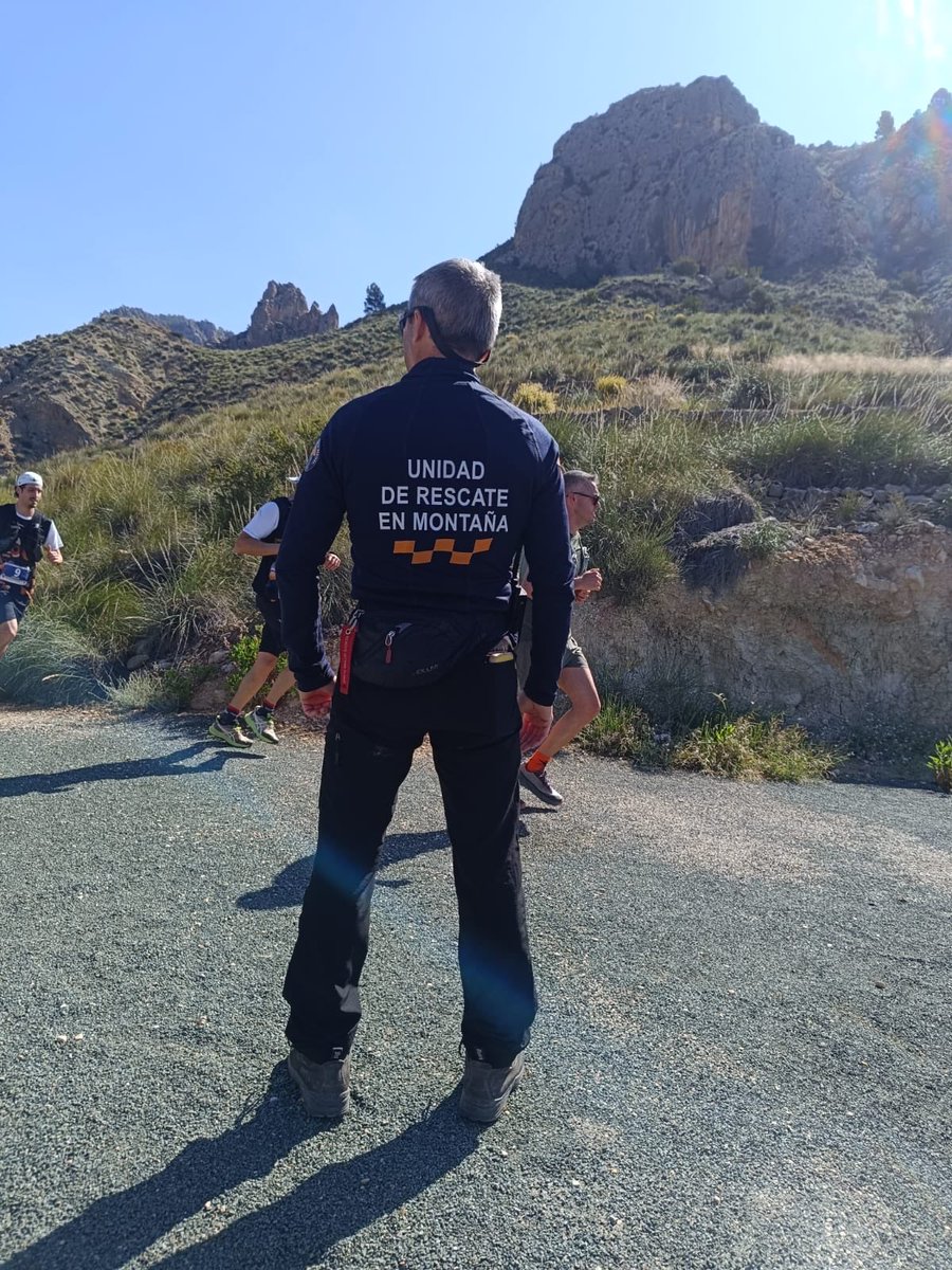 PCALEDO112's tweet photo. 🔸Este pasado fin de semana, personal de nuestra unidad de rescate en montaña (UNIMON) han asistido en apoyo al preventivo de la  I edición Legendaria Trail. 🏃🏻‍♂️🏃🏼‍♀️

🔸Es un placer apoyar a otras agrupaciones  con nuestros recursos .🚒

Gracias por contar con nosotros💪🏻. https://t.co/AuPZsPyhkP