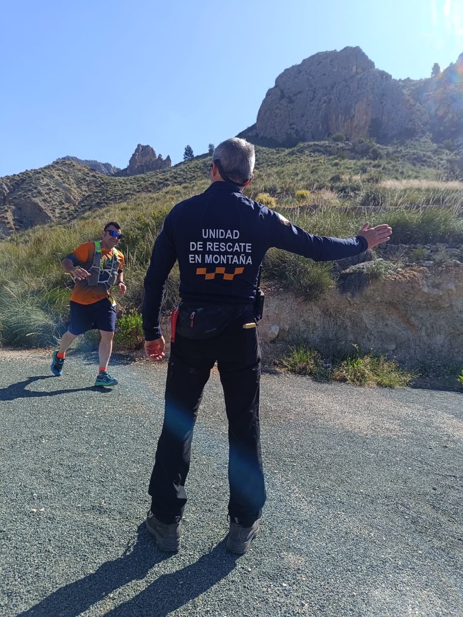 PCALEDO112's tweet photo. 🔸Este pasado fin de semana, personal de nuestra unidad de rescate en montaña (UNIMON) han asistido en apoyo al preventivo de la  I edición Legendaria Trail. 🏃🏻‍♂️🏃🏼‍♀️

🔸Es un placer apoyar a otras agrupaciones  con nuestros recursos .🚒

Gracias por contar con nosotros💪🏻. https://t.co/AuPZsPyhkP