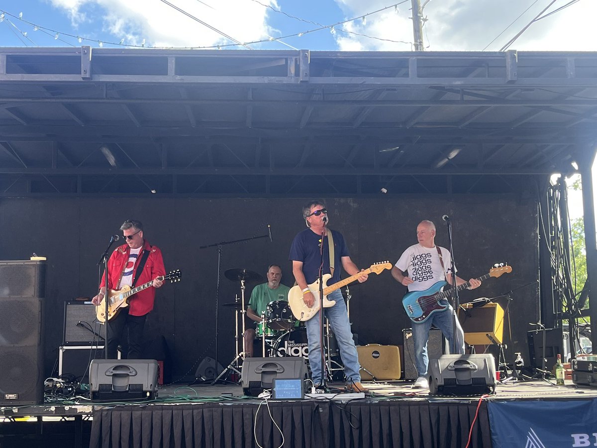themsdiggs's tweet photo. We want to thank everyone that came out Saturday for a great day of music @DoubleDeckerArt  in the @bluedeltajeans Alley!
Specially enjoyed sharing the stage with 
@KudzuKings 
@JoeAustinMusic &amp;
Modern Bodies!
Thank you Brian &amp; @bluedeltajeans https://t.co/UctKp0Y1MW