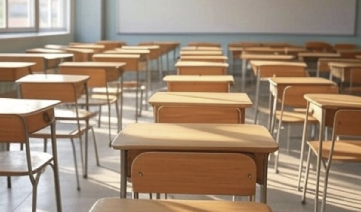 CaliforniaGlobe's tweet photo. Department of Education targets ghost students plaguing California colleges. 

In 2024 alone, 31.4% of all applications to the state’s 116 community colleges — roughly 1.2 million fake applications — were fraudulent.

@CaliforniaGlobe link 👇 https://t.co/bsstoXjv6J