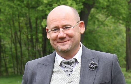 С"почином"! В России появится первое,небольшое,УЗАКОНЕННОЕ,ИСЛАМСКОЕ"государство" в светской стране..Многие не понимают значение этого"почина",но ЭТО страшно,это НАЧЛО КОНЦА России - государству русских и православных.
....В Питере – не пить. Северную столицу осваивает халяль