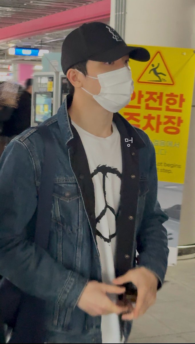 멍 tweet media