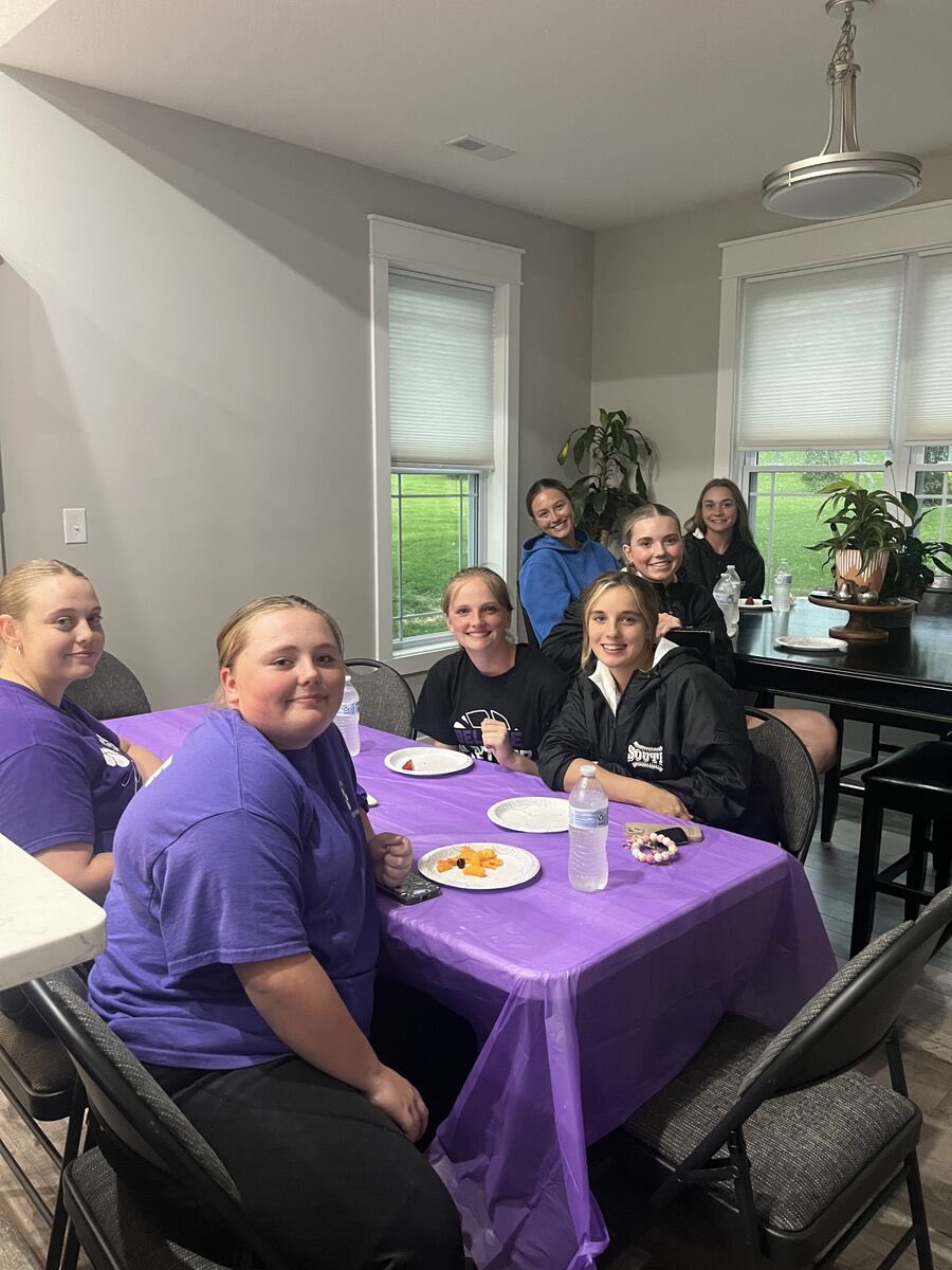 BSouthSoftball's tweet image. THANK YOU to the Barrett family for hosting an awesome team dinner tonight. It was a great TEAM dinner before the South vs North softball game. Delicious food, lots of laughs and tons of smiles. Time to get FIRED UP! 🐾
#playhard
#southnorthgame