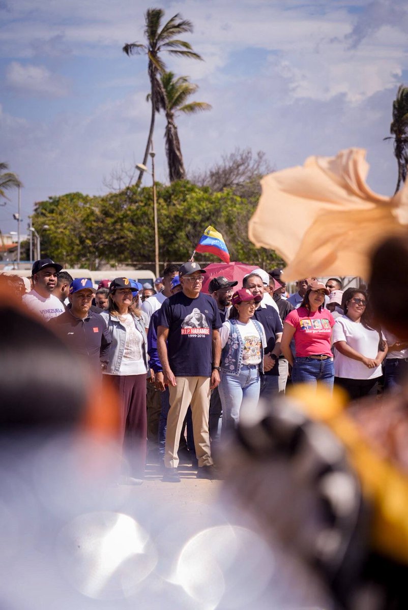 pinfantea's tweet photo. Con las mujeres cumanesas y los pescadores de este rincón del oriente recorrimos las calles de la hermosa #Cumaná, que se une con su cultura, su fe y su historia insurgente a este peregrinar de todos y todas.

Desde sucre nos movilizamos para que Venezuela vuele libre! 🇻🇪💛💙❤️ https://t.co/vux3nTkZ5c