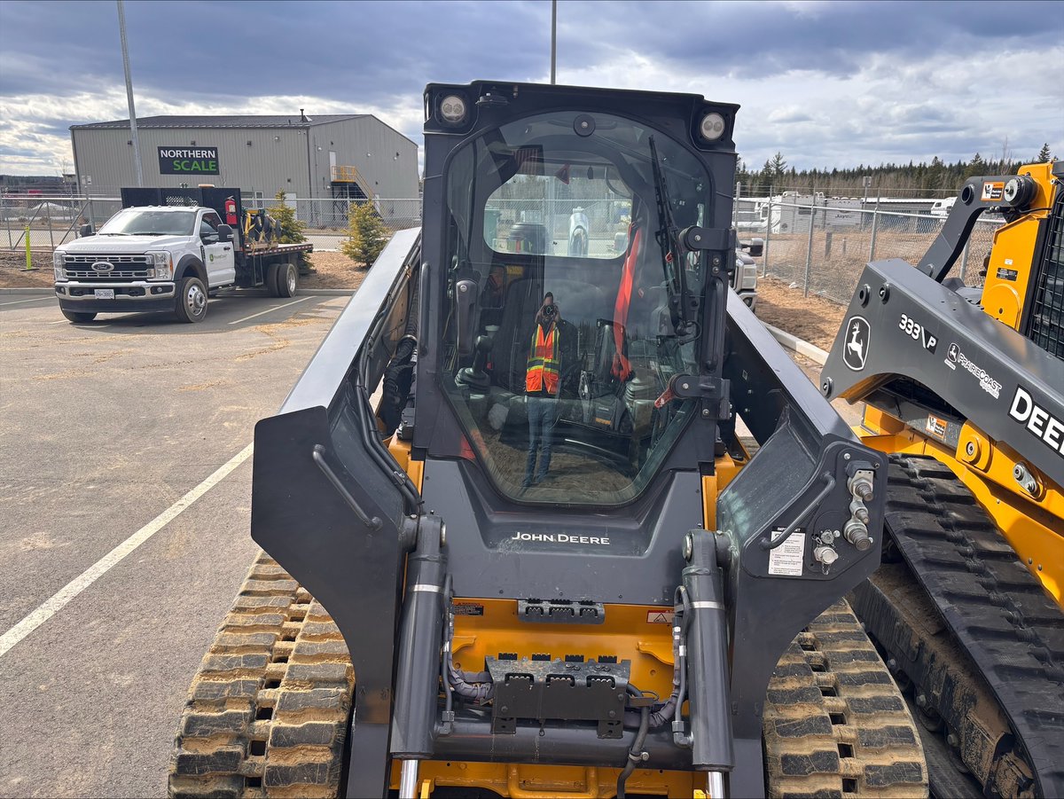 PrairieCoasteqp's tweet image. 2022 #JohnDeere 333G Compact Track Loader now available at #PrairieCoastequipment #PrinceGeorge!
417 hrs, cab w/ AC, hi‑flow, 2‑speed, ISO/H pattern, self‑leveling, ride control, reversing fan, 84" bucket, rubber tracks — $129,999 — Call 250‑561‑4260

prairiecoastequipment.com/default.asp?pa…