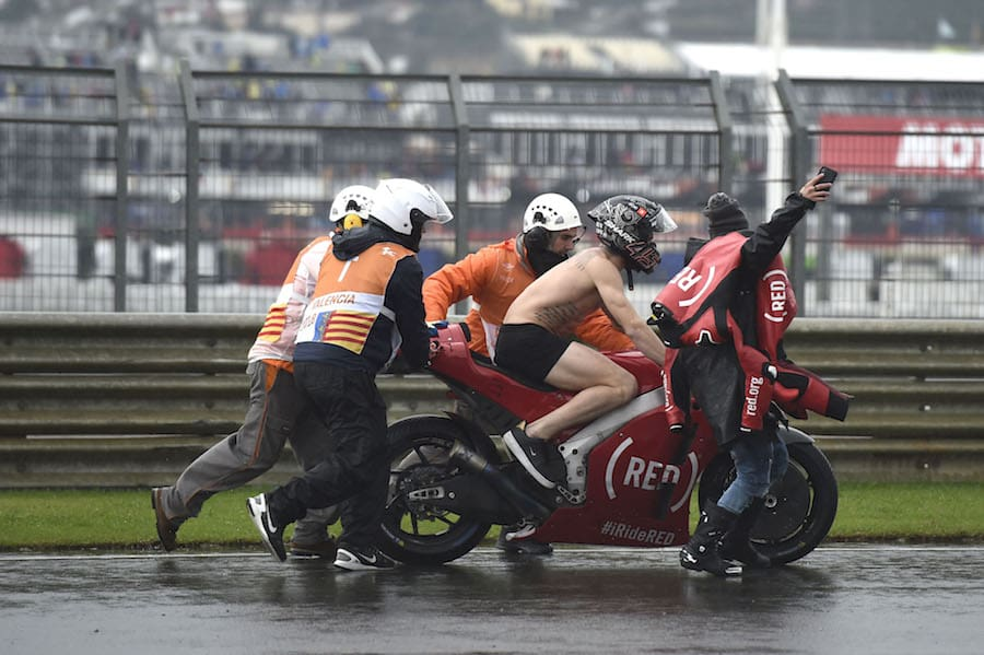 Lambe #RESIN6 tweet media