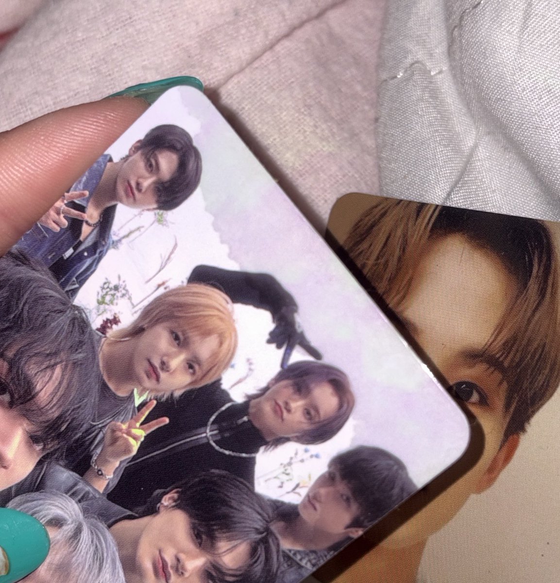 tonctdream's tweet photo. absolutely heartbroken rn, they was in sleeves as well😭😭 https://t.co/iJso65SKeY