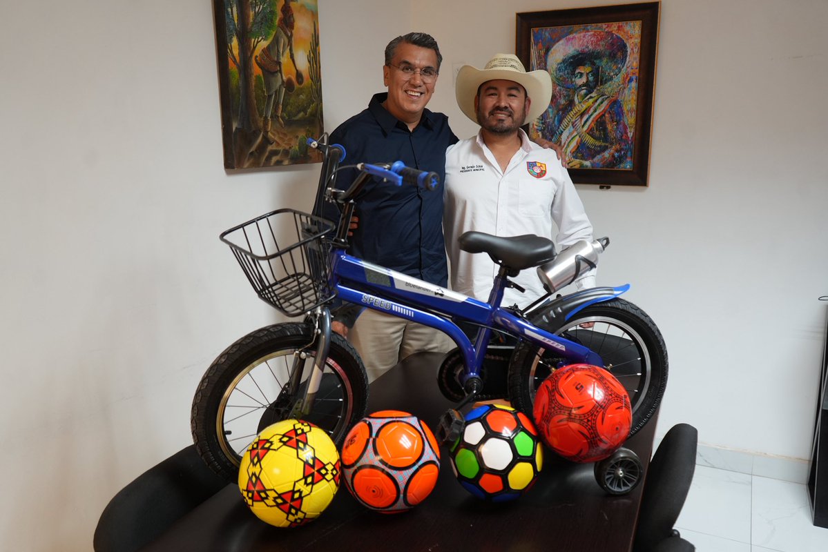 Me dio mucho gusto saludar a Germán Ochoa, presidente municipal de San Miguel de Horcasitas, a quien apoyamos con juguetes para la celebración del Día del Niño.

Sumar esfuerzos para llevar alegría a nuestras niñas y niños siempre vale la pena. Seguimos trabajando de la mano con