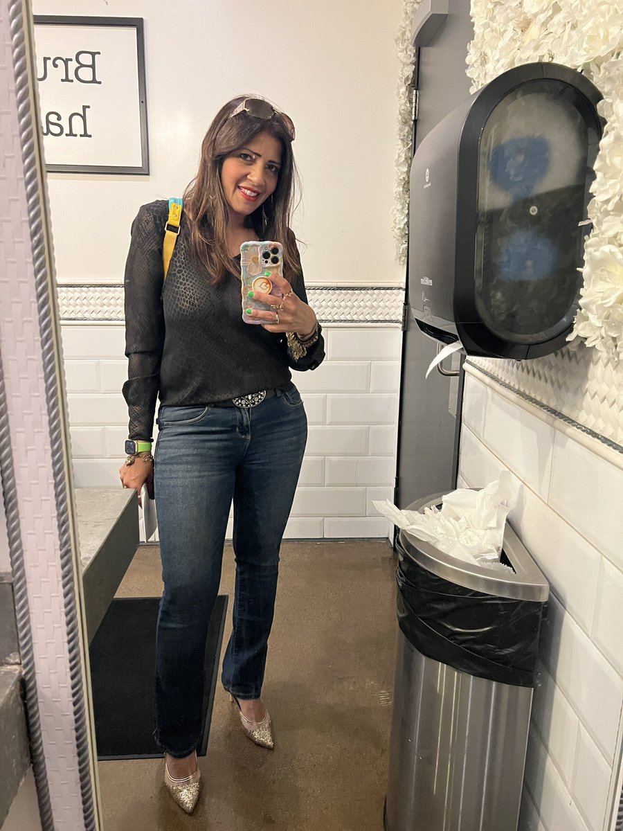 Lena18's tweet photo. Last Saturday’s outfit for my girls’ birthday brunch. #bathroomselfie #outfitoftheday https://t.co/cEMdQDVqLY