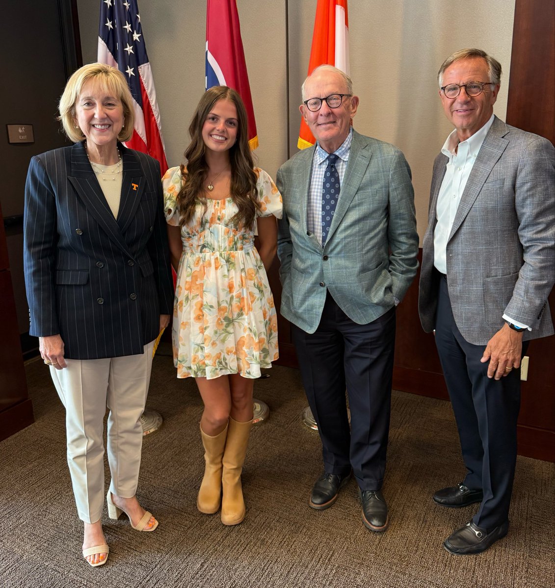DondePlowman's tweet image. Our Vols had the opportunity to learn from Senator Lamar Alexander and Theotis Robinson, whose remarkable leadership journeys provided meaningful, real-world lessons in courage and principled leadership in our Leading with Courage class. 
#LeadershipMatters