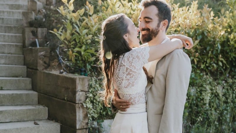 Hira Koyuncuoğlu ve Baran Sulhan
Oyuncu Hira Koyuncuoğlu, sevgilisi Baran Sulhan ile nişanlandı. Üç ay önce evlilik teklifi alan çift, aileleri ve yakın dostlarının katıldığı sade bir törenle yüzüklerini taktı.#Magazin