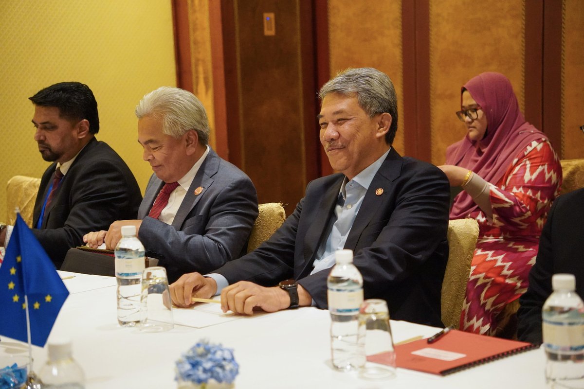 MalaysiaMFA's tweet photo. ° Foreign Minister Dato’ Seri Utama Haji Mohamad bin Haji Hasan held a bilateral meeting with the High Representative of the European Union (EU) for Foreign Affairs and Security Policy and Vice-President of the European Commission, H.E. Kaja Kallas on the sidelines of the 25th ASEAN–EU Ministerial Meeting (AEMM) held in Bandar Seri Begawan, Brunei Darussalam on 27 April 2026.

° Both sides reaffirmed their commitment to further strengthening Malaysia–EU relations, including through the early ratification of the Malaysia–EU Partnership and Cooperation Agreement (PCA) and continued efforts towards advancing the Malaysia–EU Free Trade Agreement (FTA).

 ° The meeting also provided an opportunity to exchange views on regional and international developments, including the situation in the Middle East and Ukraine, as well as the importance of closer coordination on global issues.

° Both sides further discussed efforts to advance ASEAN–EU relations, including preparations towards the 50th Anniversary of ASEAN–EU Dialogue Relations in 2027, while reaffirming the importance of ASEAN Centrality.

🇲🇾🌐 | AEMM25 | 🇲🇾🤝🇪🇺

#WismaPutra #AEMM25 #MalaysiaEU #DiplomasiMADANI #TaatSetia #MalaysiaMADANI