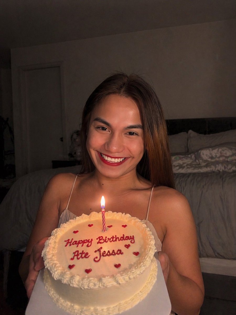 AssejQueen's tweet photo. Grateful for another year of growth and lessons, and for the life I continue to build. Cheers to life. Happy birthday to myself. 🌻 #Trentahon #agingbeautifully https://t.co/AAvVzGDECA