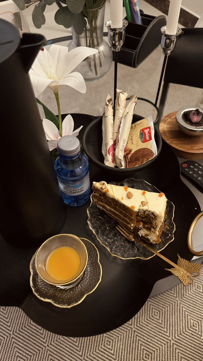 "فنجال بنٍ تو مدقوق هيله" 
وبودكاست شعر
          ❣️