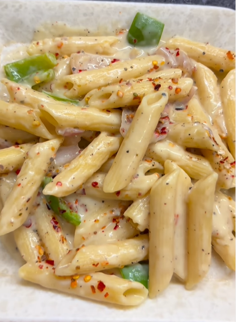 JohnWick0007X's tweet image. Creamy &amp;amp; cheesy white souce pasta 🍝 😋#creamy pasta #homemadefood#quickrecipes #yummy #pastalover #Twittersupperclub