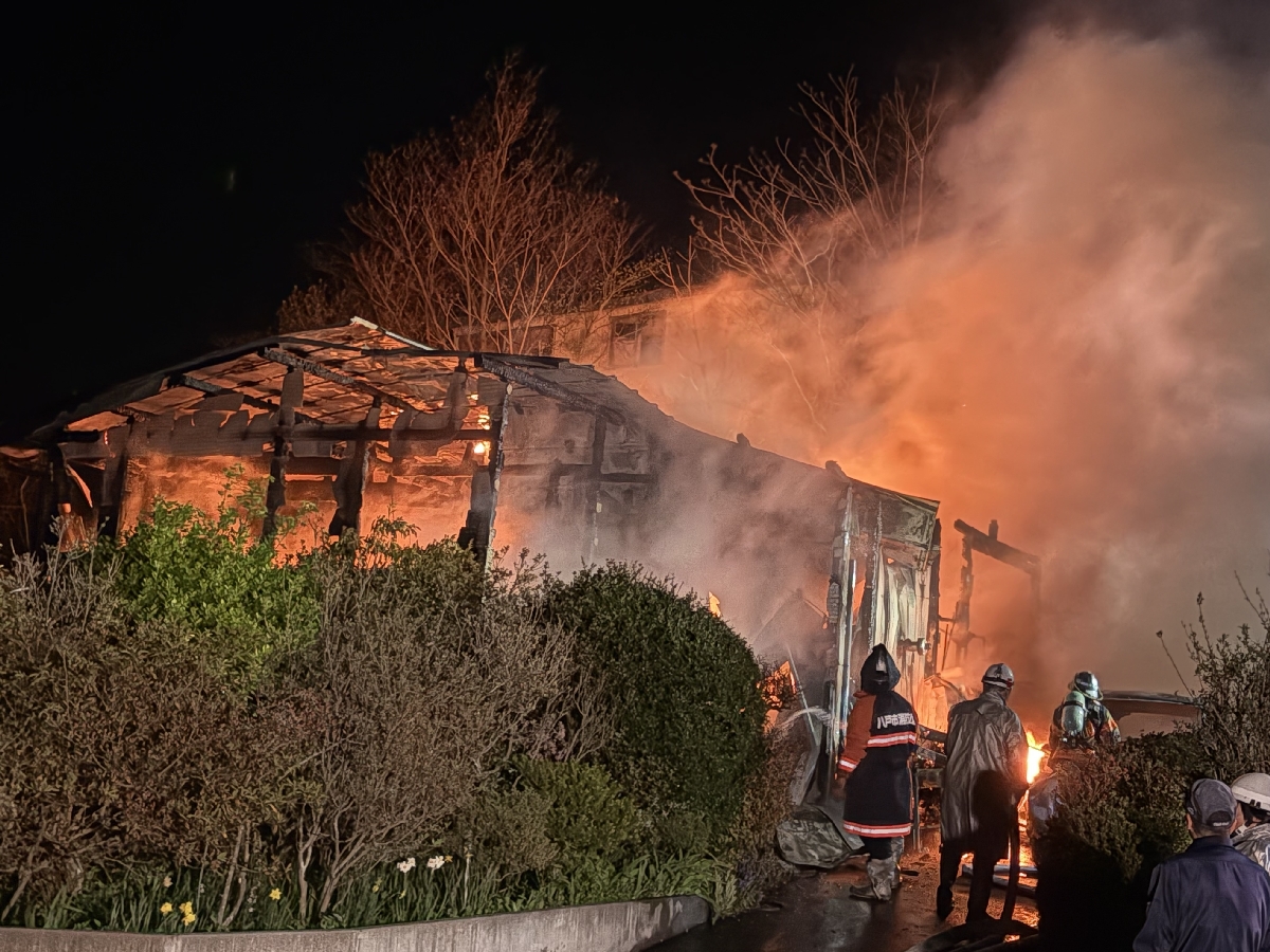 【速報】八戸で住家全焼　焼け跡から２遺体
 daily-tohoku.news/archives/CNTS2…