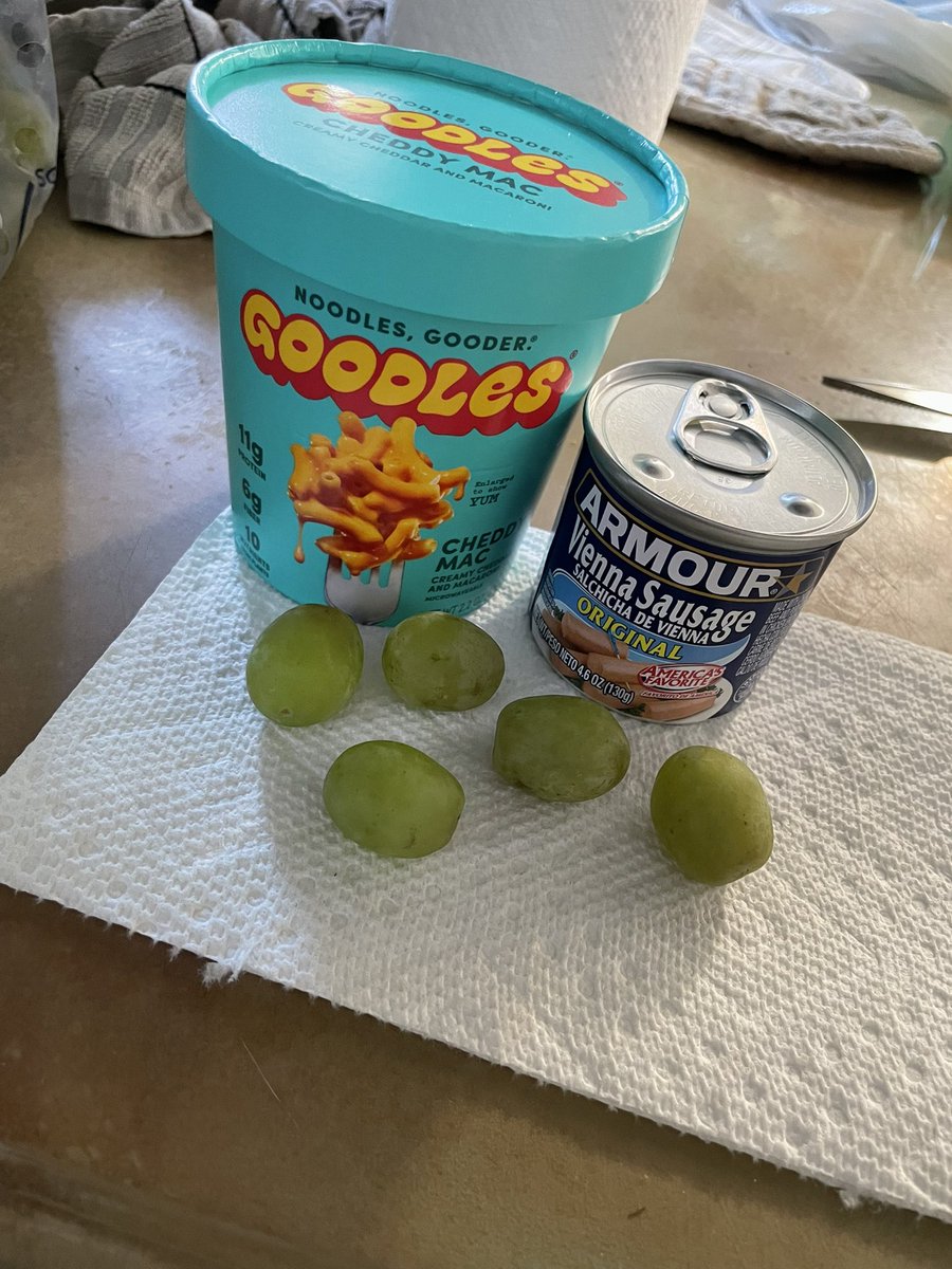glittercupcak's tweet image. Today’s #eats / #omad

430 calories and I’ve had about 2.4k steps! Gonna have to 64oz of water