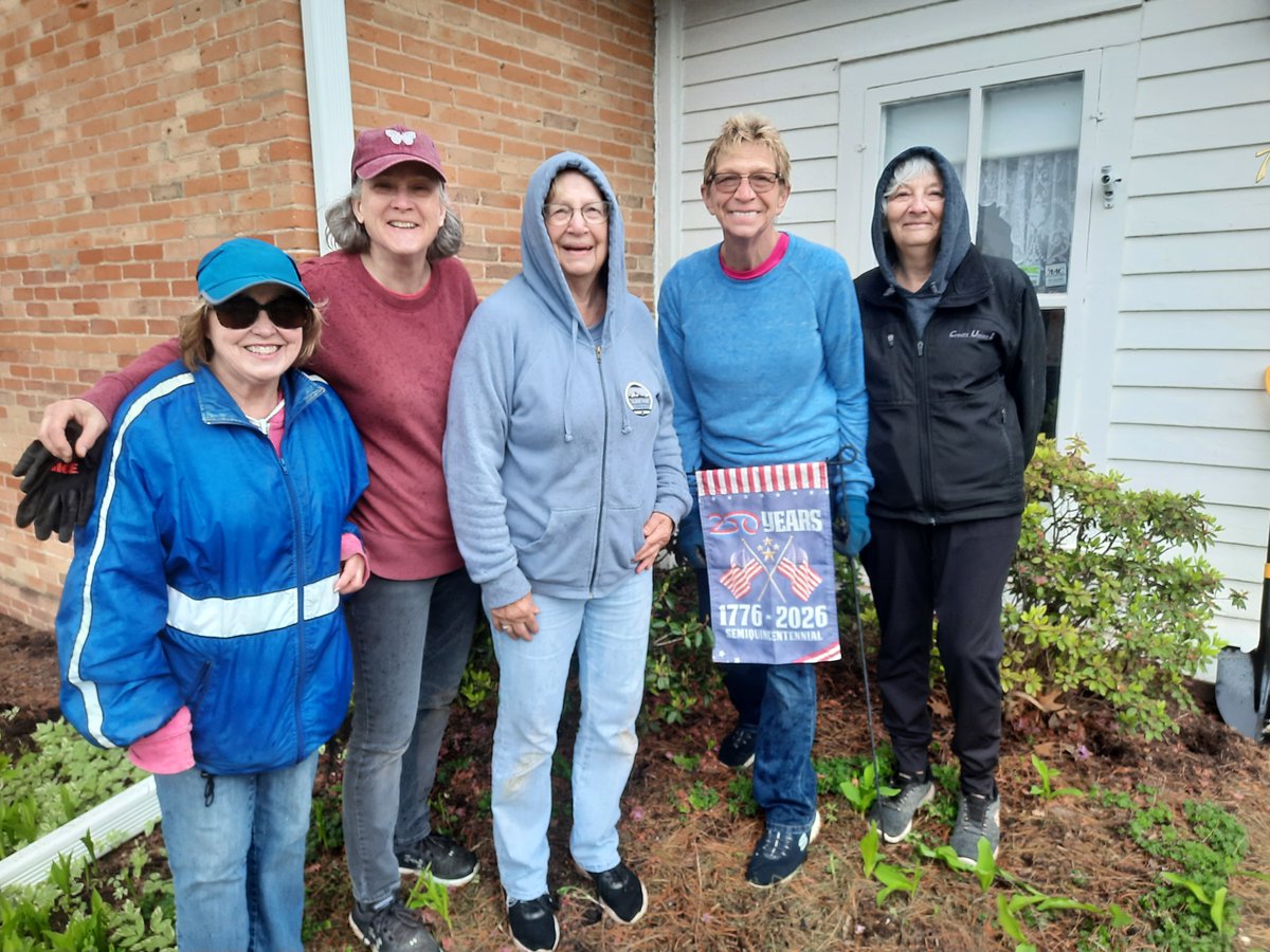 Waucondahistory's tweet image. Thank you members Jeanne, Janet, Carol, Beth and Ellie for cleaning up our flower beds. You ladies rock making our historic home have great curb appeal! Stop by Sunday, May 3 from 1-4 pm for our first Open House of the season! Tours on the hour. #wauconda #gardening