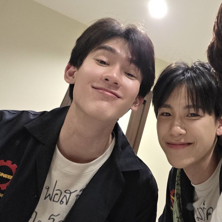 gguk1967's tweet image. opinión que nadie pidió pero la voy a decir igual JAJAJ
habría estado bueno que en #Melodyofsecrets hubiese puesto un beso del junior con el book JAJA mi shipp fantasma 
vayan a ver la serie está muy infravalorada

#forcebookseries #junior 
#book