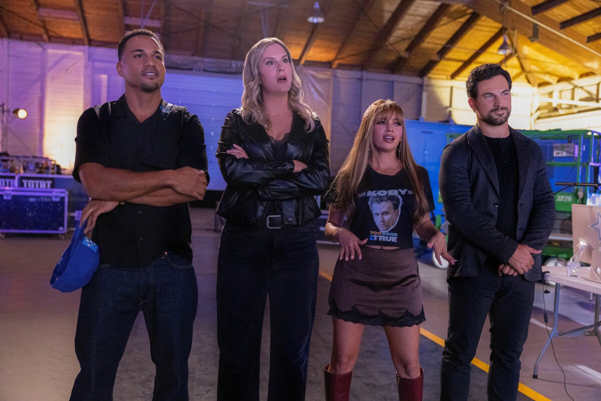 CW18Milwaukee's tweet image. A fiery murder disrupts a '90s Boy Band's reunion tour on #WildCards TONIGHT at 8P.