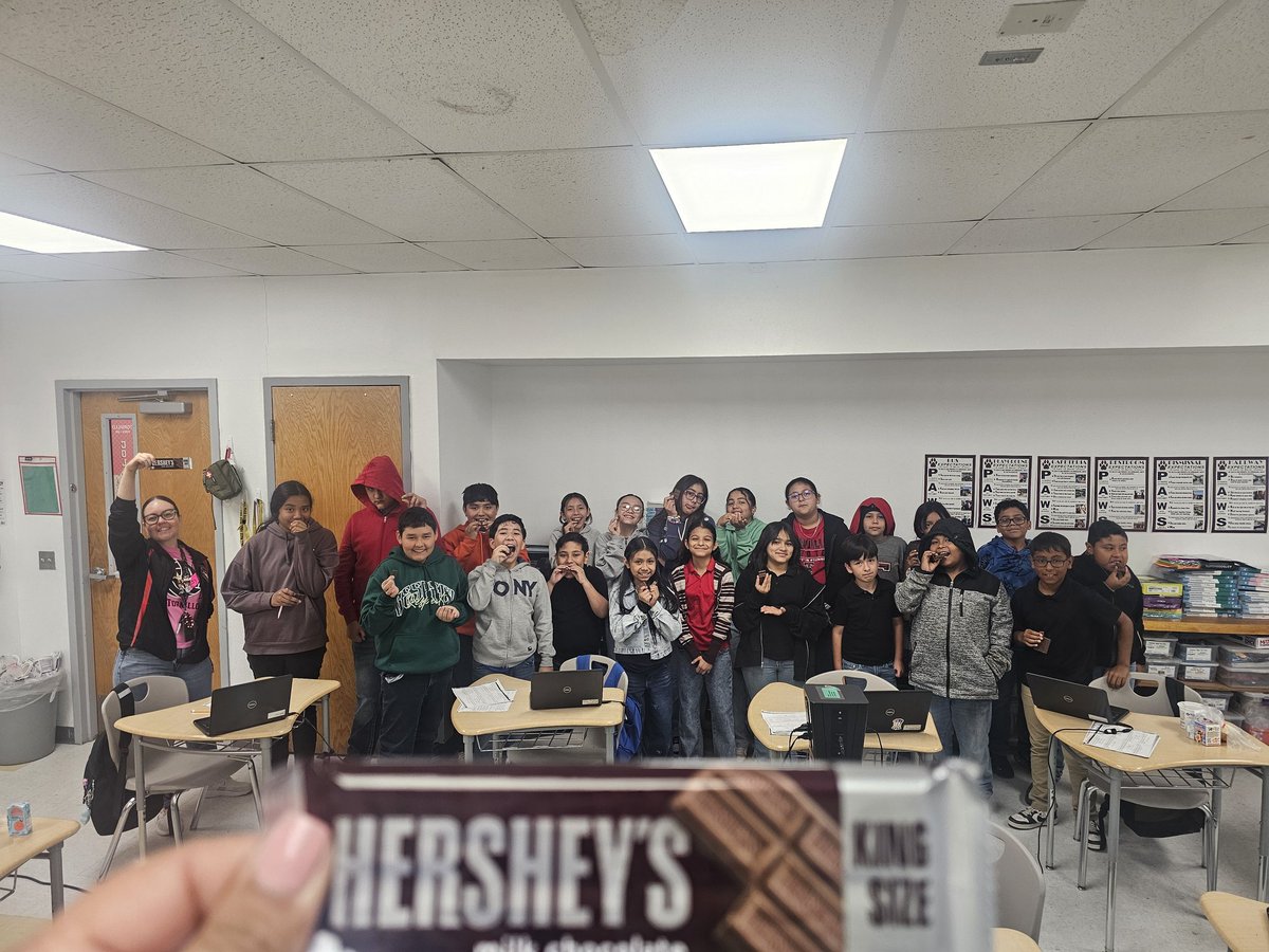 MinnieAlvi's tweet photo. Fractions never tasted so sweet! 🍫
5th graders reviewing math the best way… with chocolate. #Funmath #TISDPROUD https://t.co/4fq0w6jKTA