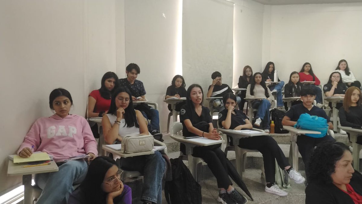 Cpccs_Loja's tweet photo. #CPCCS- Loja participó en el foro “Compartiendo Saberes” 🎓 en la Facultad de Medicina de la @UNLoficial , socializando sus atribuciones ⚖️ y rol en la participación ciudadana 🤝 el control social y la transparencia.🛡️.

Fortalecemos la formación cívica en espacios académicos 📚. https://t.co/uI0TAE94Tv