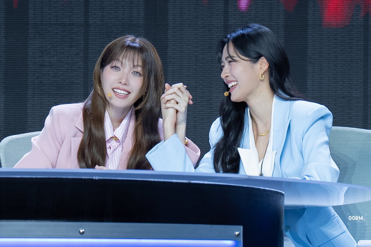 00rm.record tweet media