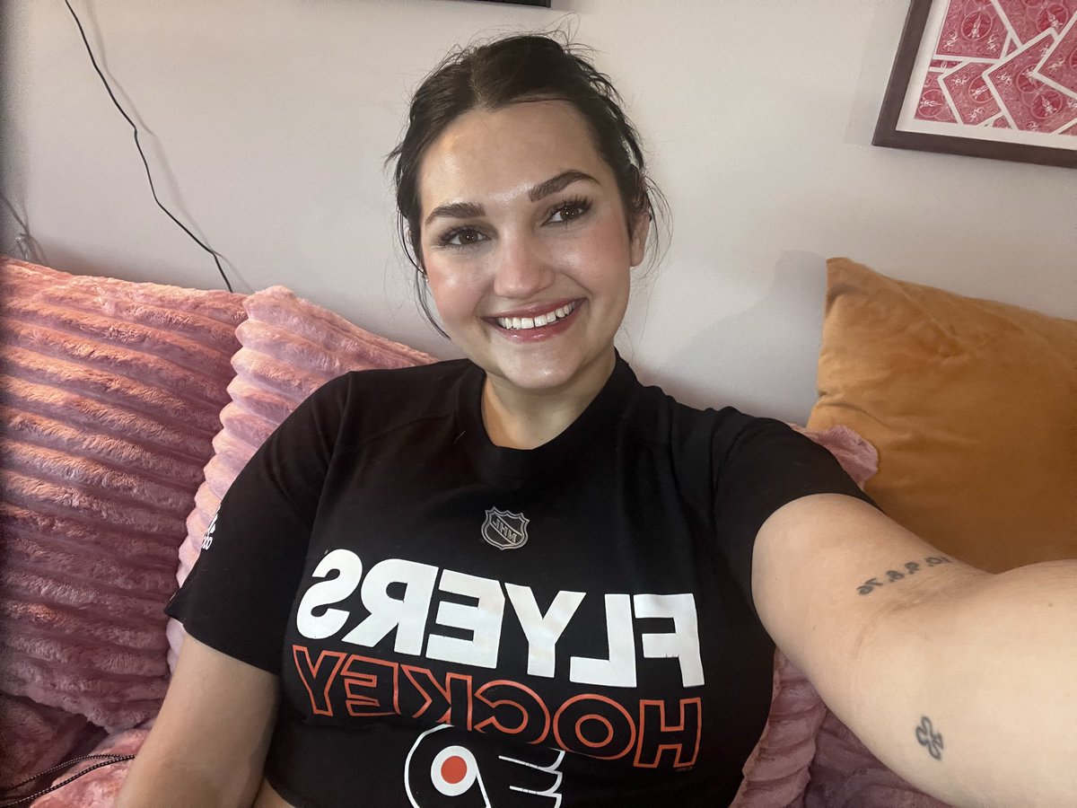 daFalligator's tweet photo. Oh lawd she’s #flyeredup again!! https://t.co/CM8HWslHjc