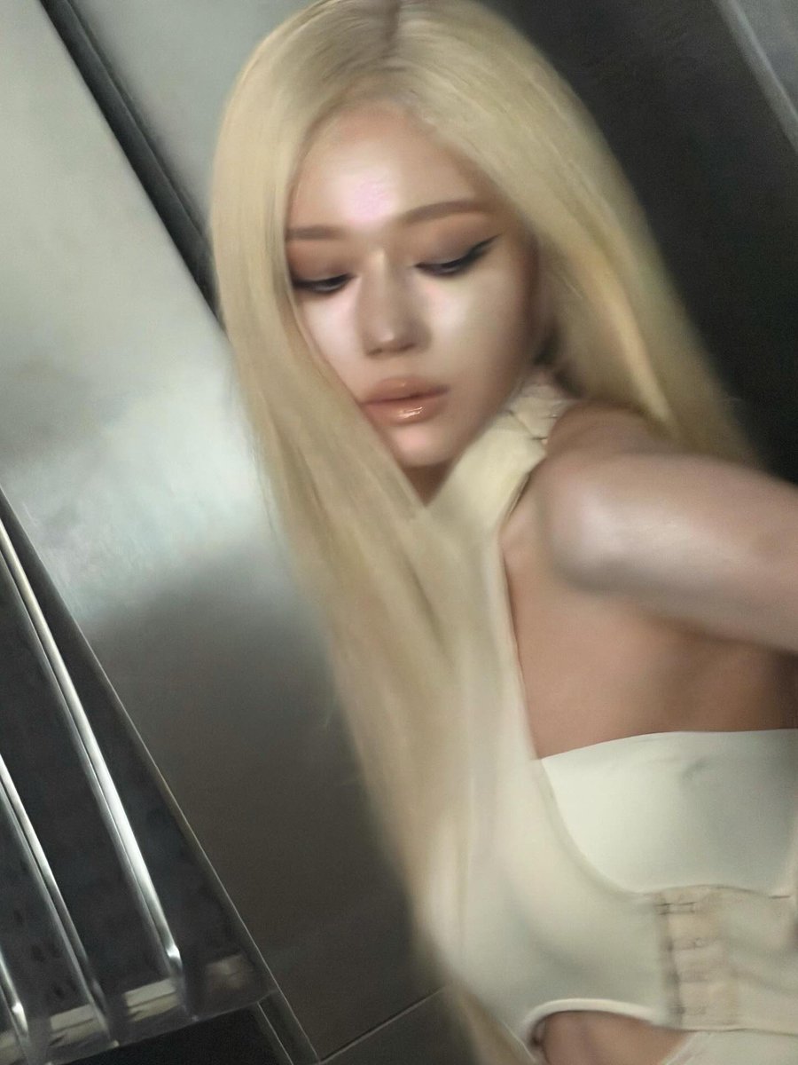 취향의 윈터 tweet media