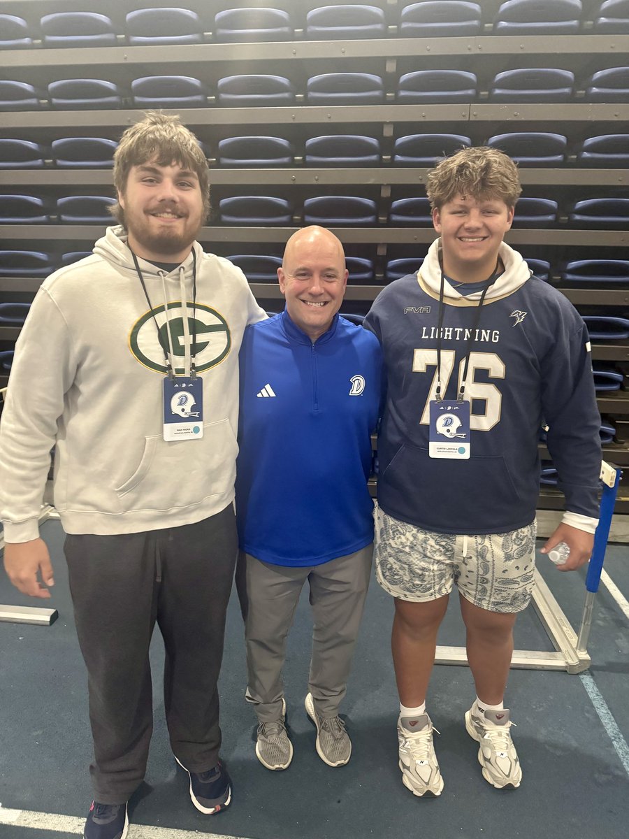 MaxHicks71's tweet photo. Thank you to @CoachSipple for inviting me out and thank you to @coach_crabbDU, @MattWalkerDU, and  all the @DrakeBulldogsFB  coaches for the awesome jr day! 
@JordanQuinn68 @ANLightningFB @PrepRedzoneWI @MJ_NFLDraft https://t.co/mn3IyFVGSQ