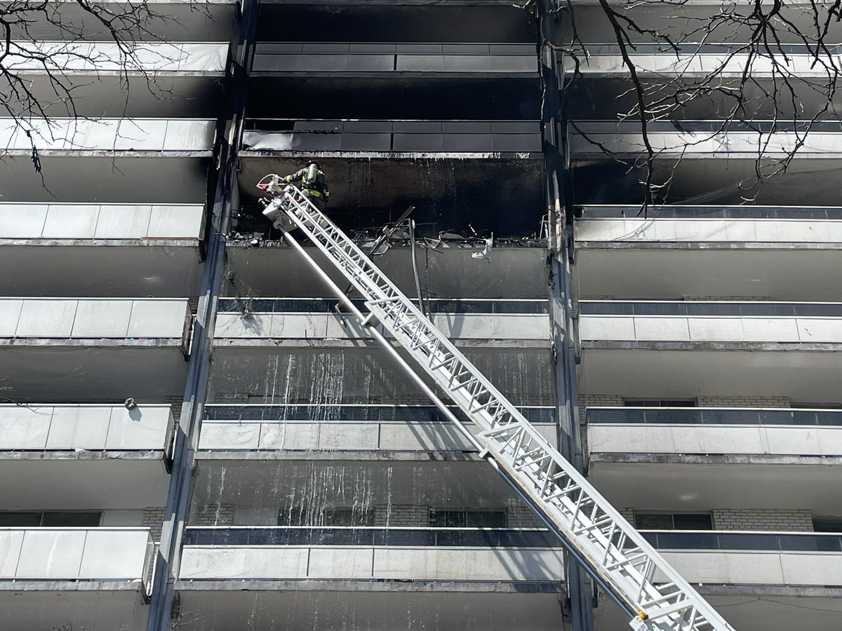 ChiefJessopTFS's tweet image. Thank you to the responding crews for their quick response to the lithium-ion battery fire at 280 Wellesley Street East. This incident highlights both the risks these batteries pose and the hazards firefighters face when responding. We’re grateful no one was injured. #Toronto