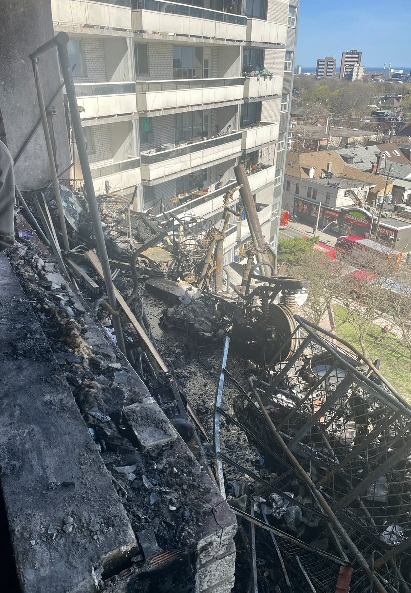 ChiefJessopTFS's tweet image. Thank you to the responding crews for their quick response to the lithium-ion battery fire at 280 Wellesley Street East. This incident highlights both the risks these batteries pose and the hazards firefighters face when responding. We’re grateful no one was injured. #Toronto