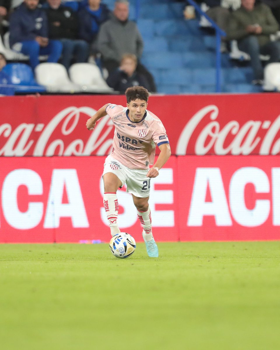 clubaunion's tweet image. #TorneoMercadoLibre Apertura

41' ST ⏱️ cambio en Unión 
➡️ Bruno Pitton
⬅️ Julián Palacios 

🆚 #Velez 2-2 #Unión