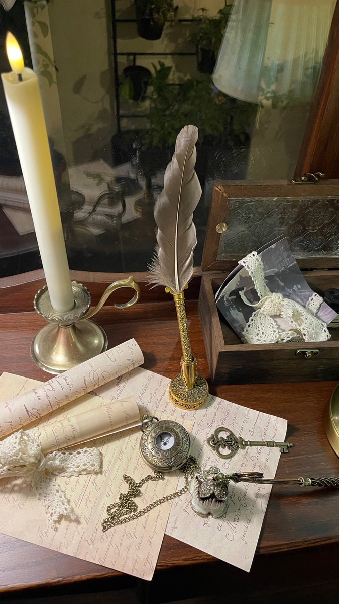 🕯️🪞🗝️
