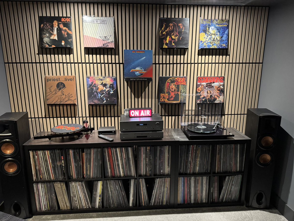 RealClark11's tweet image. #NowPlaying Happy Birthday @ace_frehley RIP!
🚀🚀⚡️⚡️