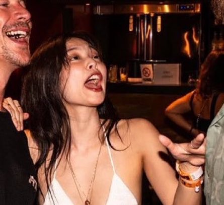 非 But baby you're still blue blue tweet media