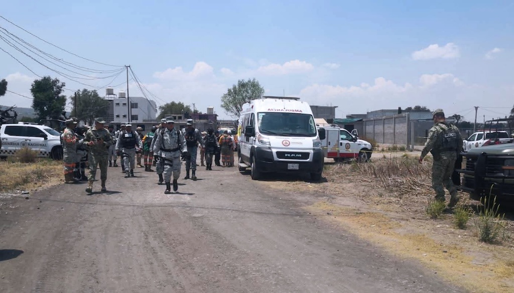 h_conexion's tweet image. 🔴  #Alerta | 🚨 Tres personas quedaron atrapadas tras el colapso de un túnel en #Acolman, donde presuntamente realizaban extracción ilegal de hidrocarburo ⚠️ Toda la información en esta nota👇

hgrupoeditorial.com/derrumbe-de-hu…