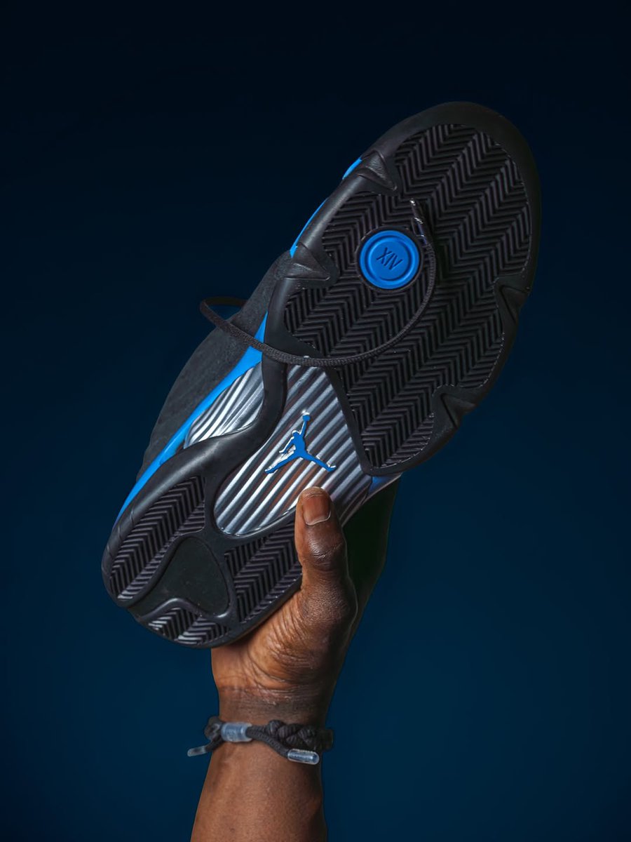 JustFreshKicks tweet media