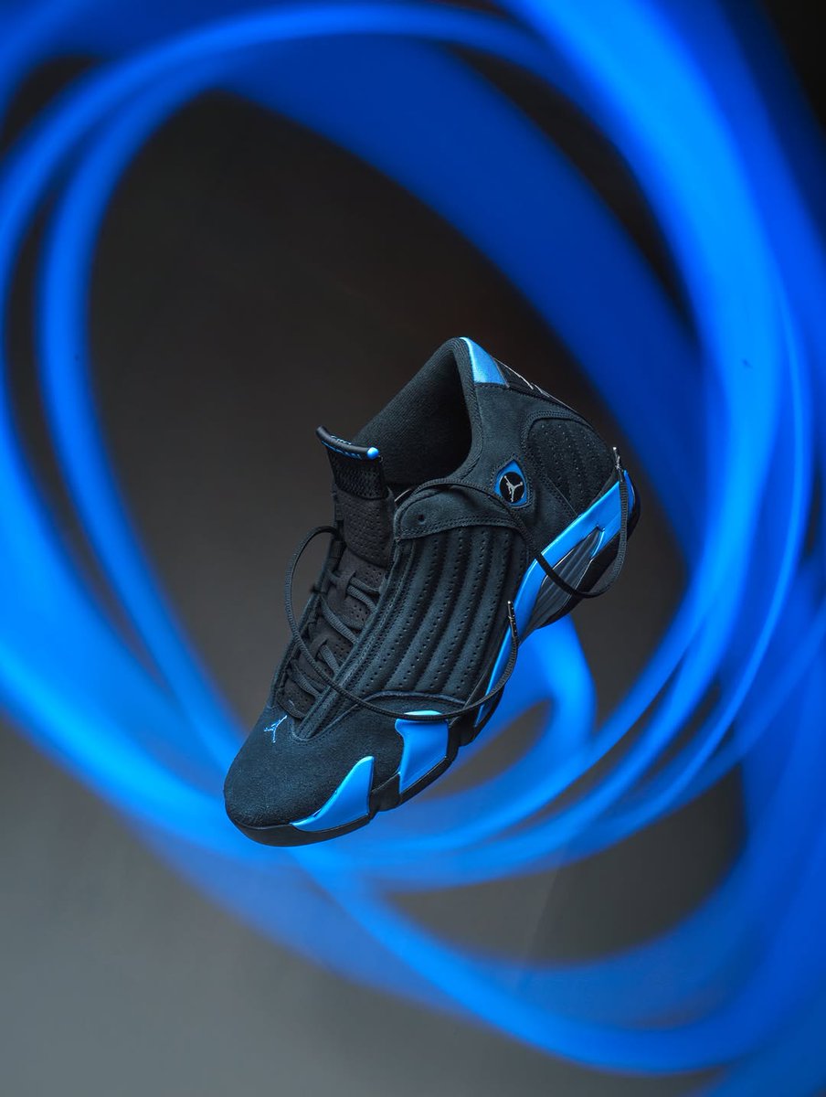 JustFreshKicks tweet media